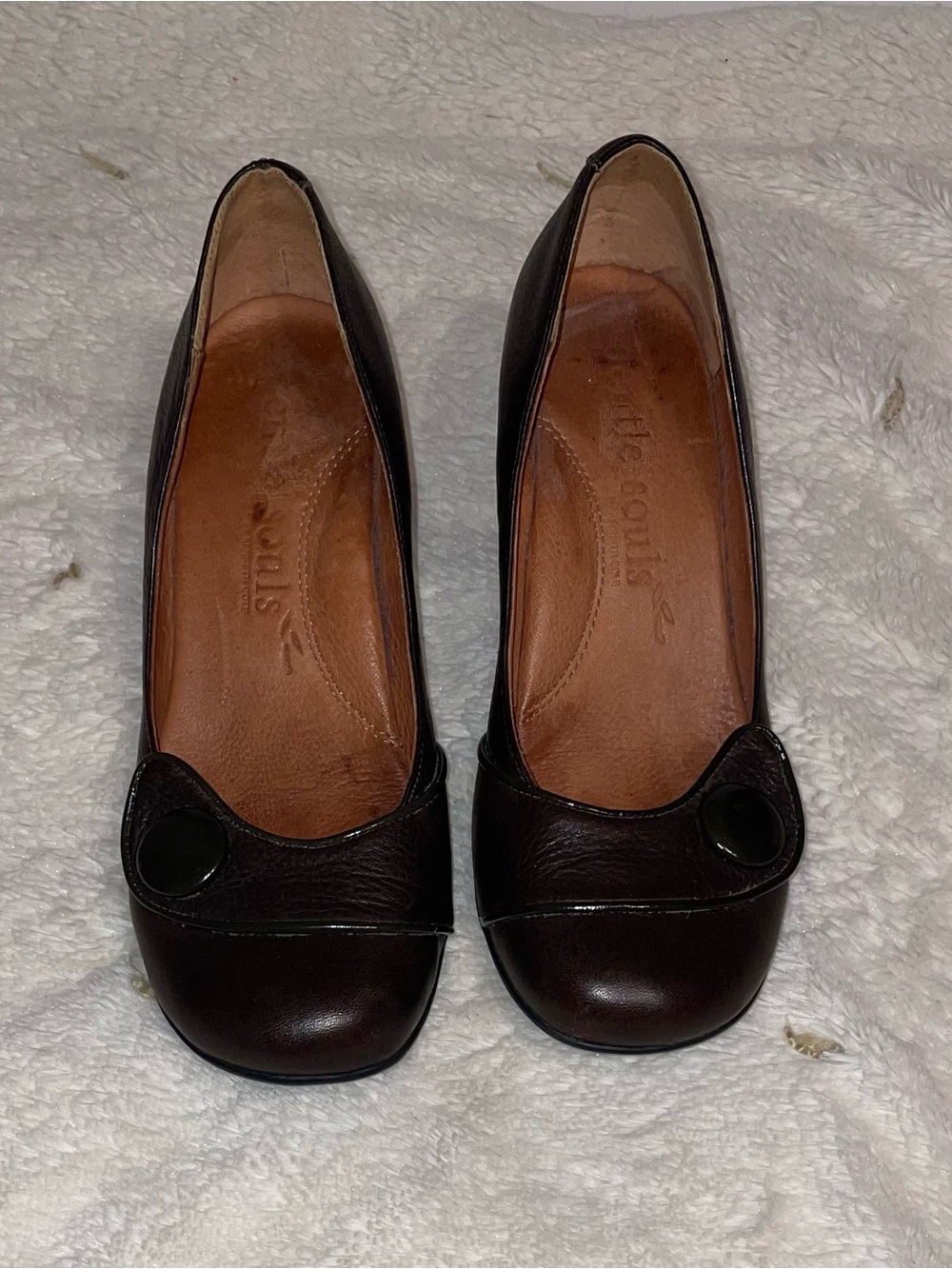 Gentle Souls by Kenneth Cole Dark Brown Leather Vintage Pumps. - 7.5